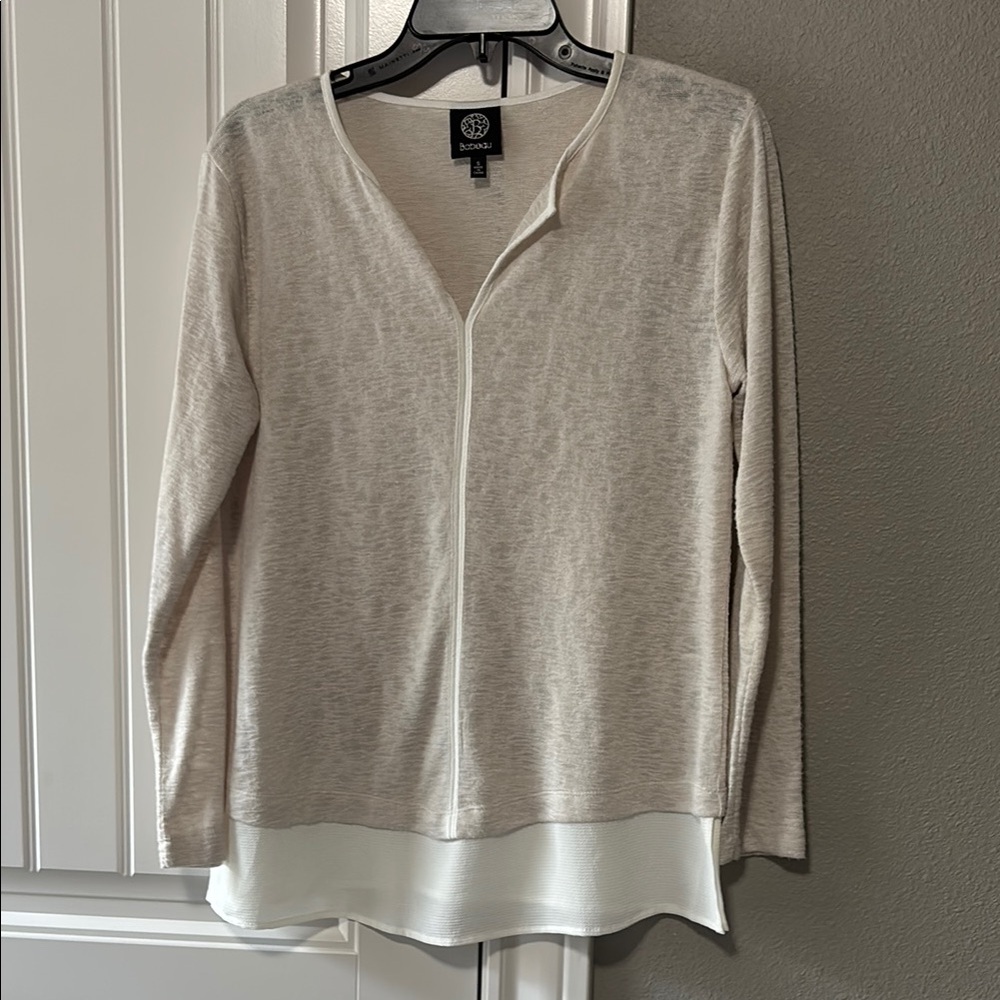 Bobeau Cream Fitted Asymmetrical 3/4 Sleeve Blouse